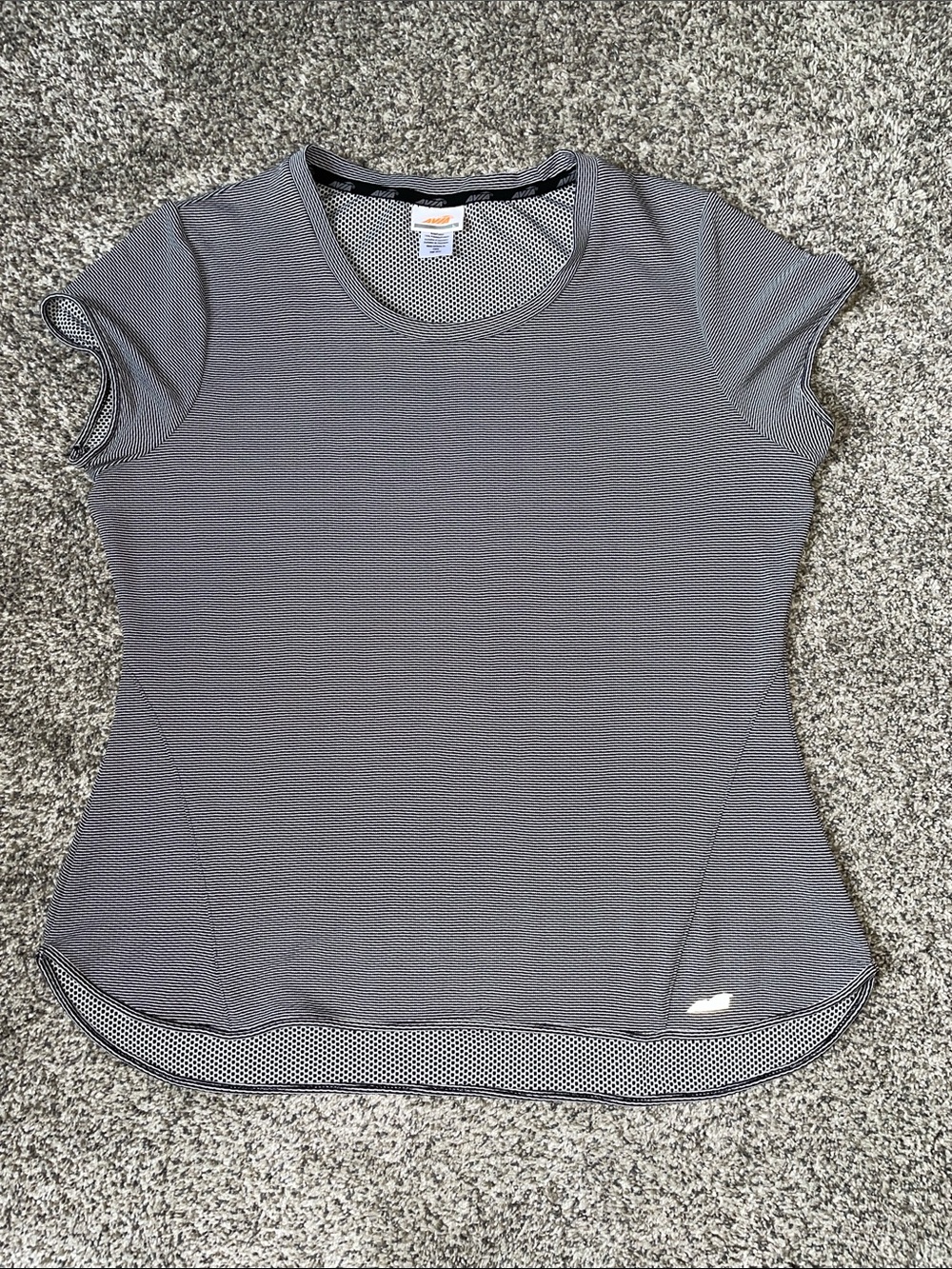 Avia Women’s Gray Short Sleeve Athletic Tee. Size Large - Picture 1 of 4